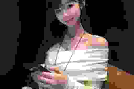 长见识了！伊能静儿子离谱操作被扒喝女网红嘴里液体引热议